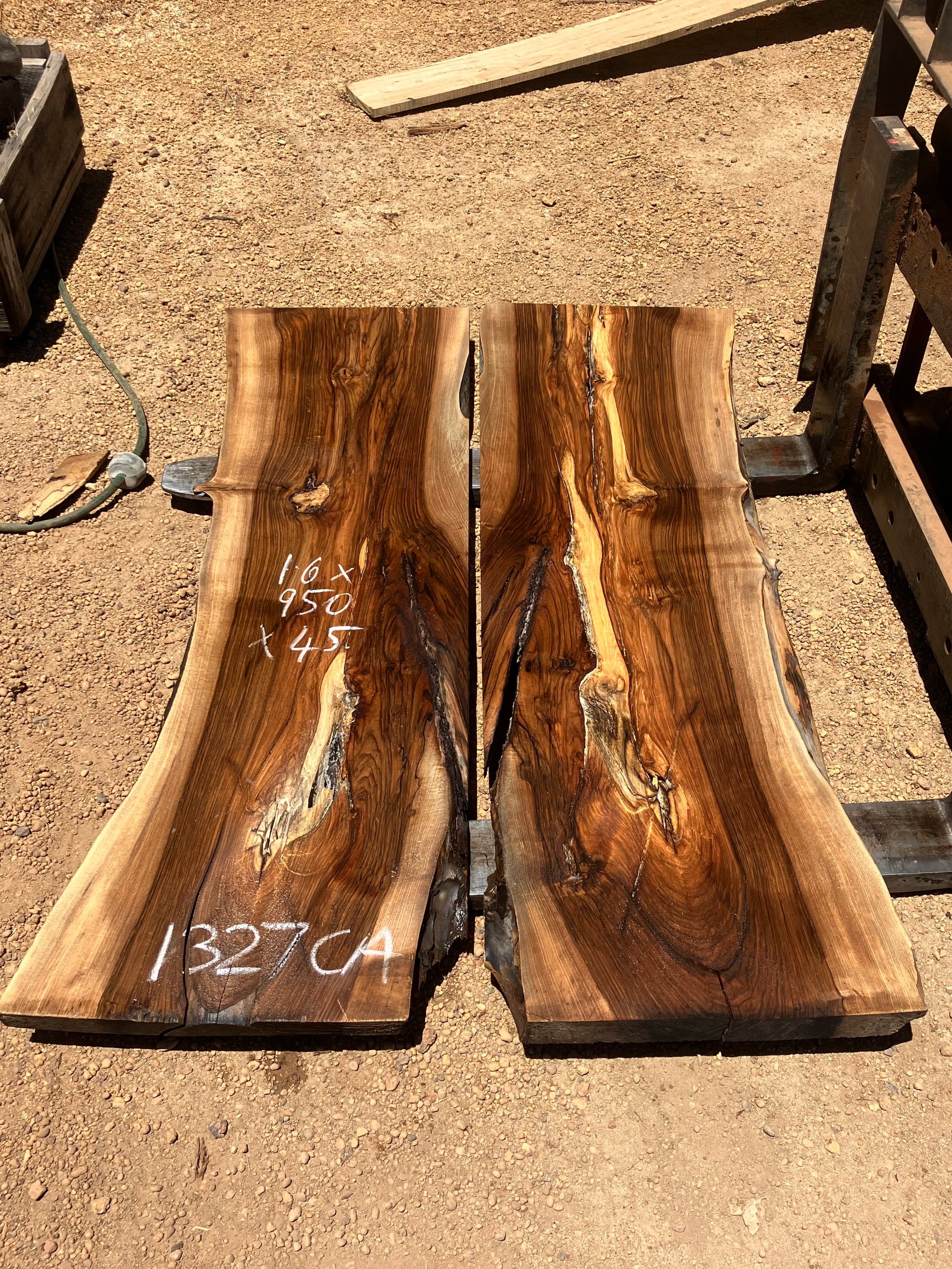 1327CA English Walnut